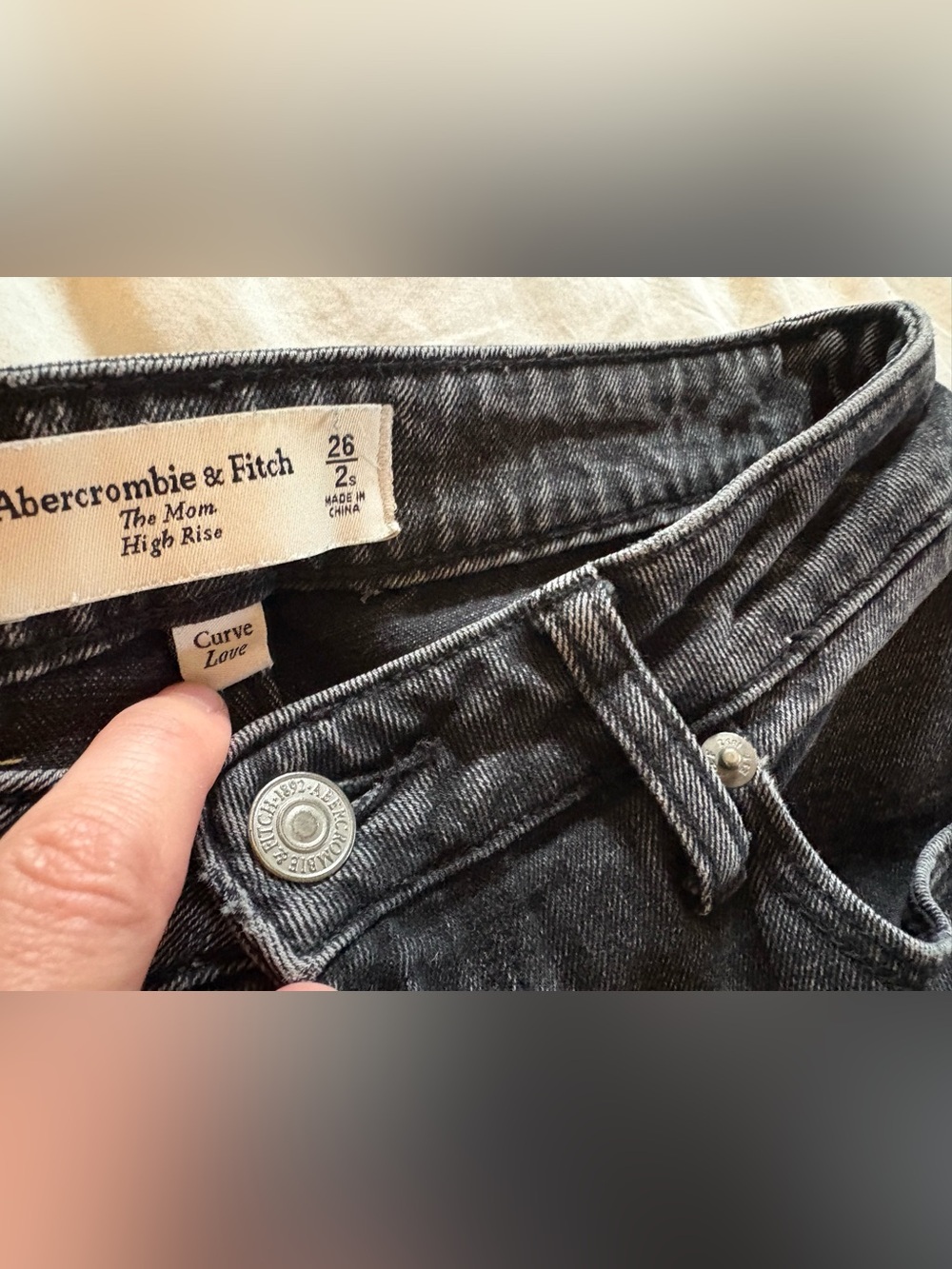 Abercrombie & Fitch Curve Love High-Rise Mom Jeans in Washed Black - Picture 9 of 12